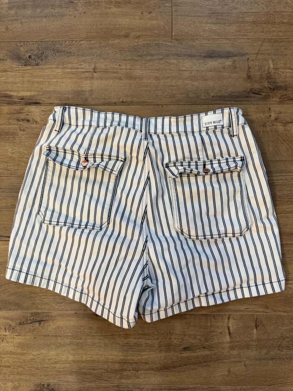 Judy Blue Striped High-Waisted Shorts
Size 2X - Picture 3 of 8